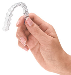 Hand_holding_Aligner_2